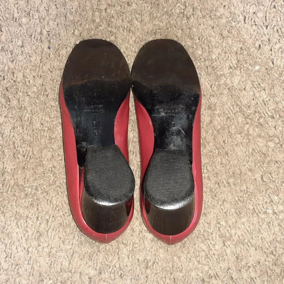 YVES SAINT LAURENT-Red Patent Leather Black Cap - Picture 7 of 7